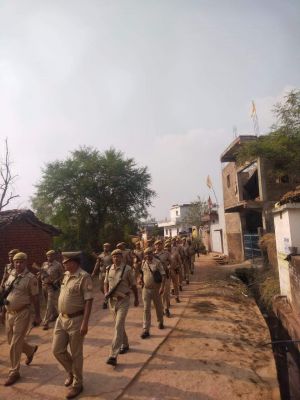 ग्रामीण इलाकों में फ्लैग मार्च