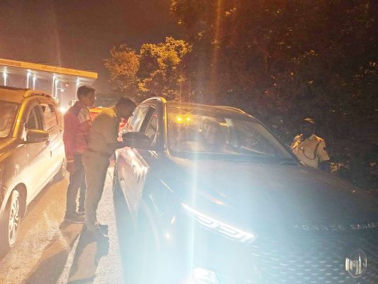 उल्लंघन करने वालों पर पुलिस की कार्रवाई जारी