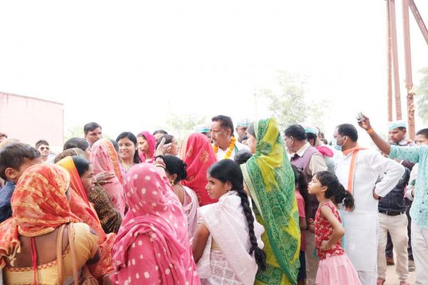 अटल आवास और रेवाडीह में किया जनसंपर्क