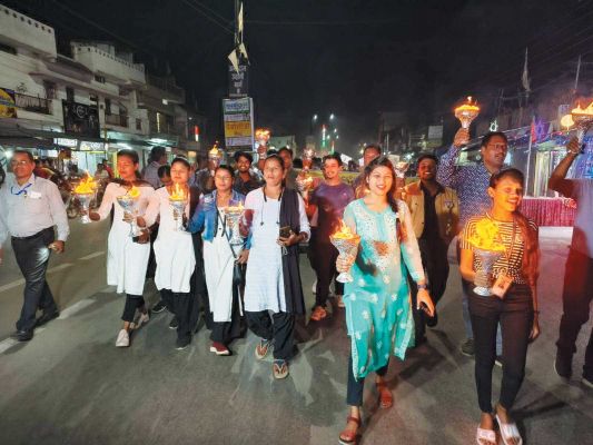 मशाल रैली निकाल कर मतदान की अपील
