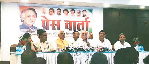 मतदान करीब लेकिन भाजपा एक भी घोषणा नहीं कर पाई, वह धु्रवीकरण और ईडी के भरोसे