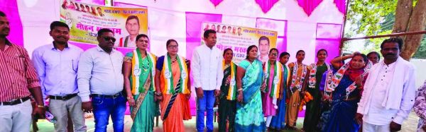 भाजपा छोड़ कांग्रेस में शामिल हुर्इं मरार समाज की महिलाएं