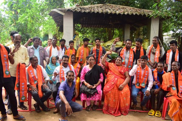 भाजपा प्रत्याशी का जनसंपर्क जारी, कई कांग्रेसियों का भाजपा में प्रवेश