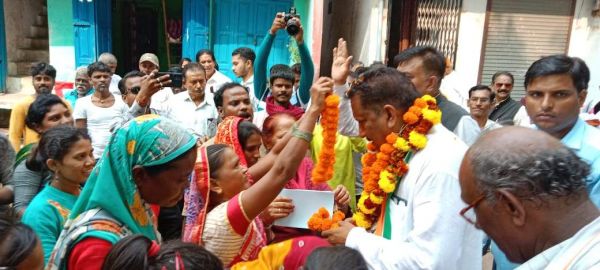 यह चुनाव किसान के पोषक  व शोषक के बीच- गिरीश