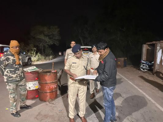 आधी रात को अंतरराज्यीय चेक पोस्ट व नाकेबंदी पाईंट का किया निरीक्षण  