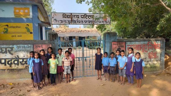शराबी टीचर, बच्चों का भविष्य अंधकार में
