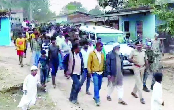 शांतिपूर्ण तरीके से मतदान कराने फ्लैग मार्च 