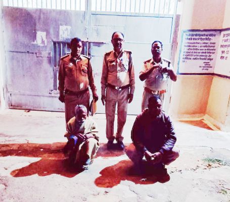 जंगली सुअर मारकर मांस बेचते दो आरोपी पकड़ाए