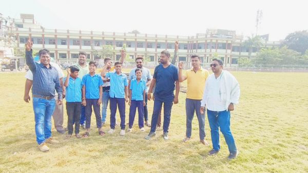 खेल मैदान में पटाखा दुकान खोलने के विरोध में हॉकी खिलाड़ी हुए लामबंद
