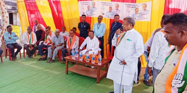 दलेश्वर गिना रहे कांग्रेस सरकार की उपलब्धियां