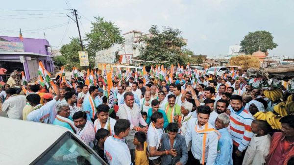 शैलेष ने जनसम्पर्क कर मांगा आशीर्वाद