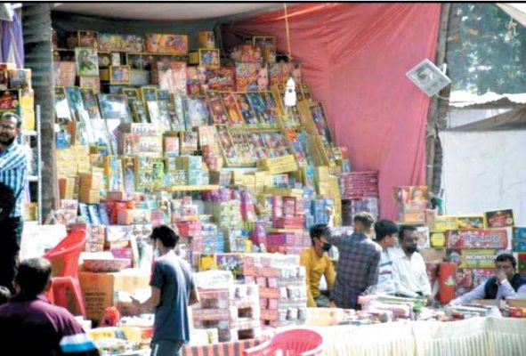 नियमों के साथ लगेगी अस्थाई पटाखा दुकानें