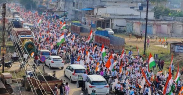 प्रचार प्रसार समाप्ति के एक दिन पहले कांग्रेसियों ने निकाली बाईक रैली 