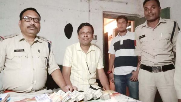  पिकअप से 3 लाख जब्त