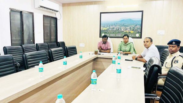 कलेक्टर-एसपी ने गढ़चिरौली के अफसरों से मिलकर चुनाव को लेकर बनाई रणनीति