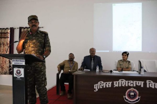 निष्पक्ष व शांतिपूर्ण मतदान कराने पैरामिलिट्री फोर्स ने लिया प्रशिक्षण