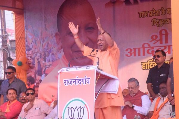 लालू ने खाया चारा, कांग्रेस गोबर पचा गई-योगी