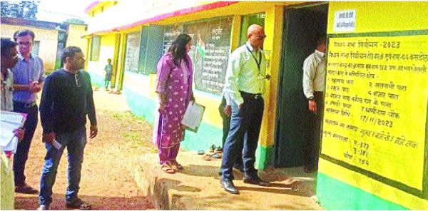 प्रेक्षक ने दर्जन से अधिक संवेदनशील मतदान केंद्रों का निरीक्षण कर लिया जायजा