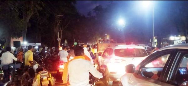 बढ़ रहा है ट्रैफिक का दबाव-बाई अथवा फोरलेन की आवश्यकता