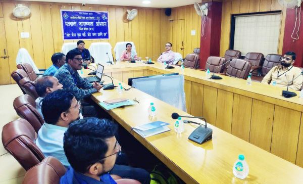 माइक्रो ऑब्जर्वर प्रेक्षक को करेंगे रिपोटिंग, मतदान से 90 मिनट पहले मॉक पोल की प्रक्रिया की जाएगी