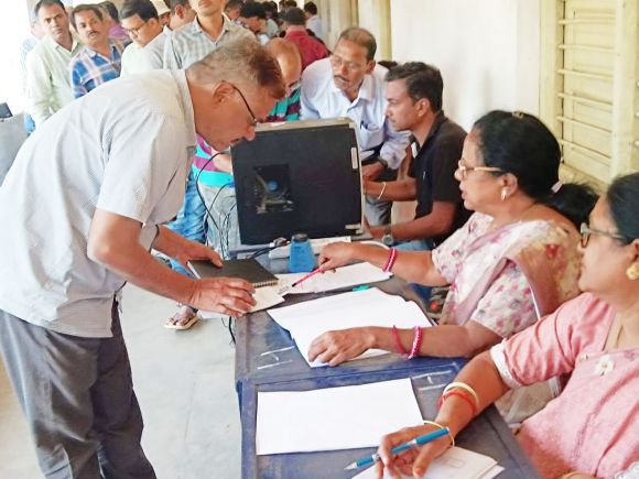 743 अफसरों-कर्मियों ने डाक मतपत्र से किया मतदान