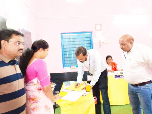 जनरल ऑब्जर्वर अहमद ने मतदान केंद्रों का लिया जायजा