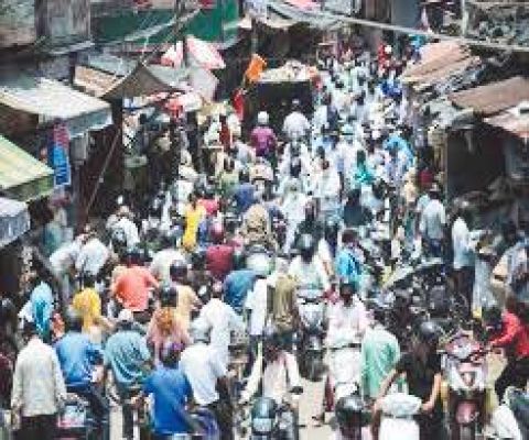 त्यौहार भीड़ सडक़ पर, लग रहे जाम, यातायात व्यवस्था चरमराई