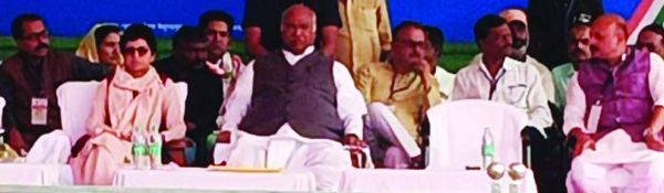 खडग़े ने कहा -भूपेश बघेल सीएम बनेंगे, फिर संभलकर बोले हाईकमान जो चाहेगा वो...
