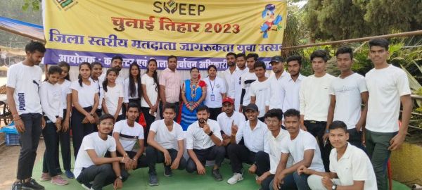 मतदाता जागरूकता उत्सव में शामिल हुए युवा