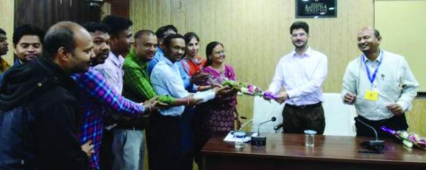 चुनाव शांतिपूर्ण संपन्न, कलेक्टर ने नागरिकों व कर्मियों का जताया आभार