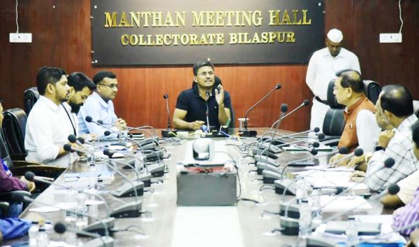 वाहनों की जांच में बस-ट्रक को छोड़ें नहीं, बैंकों से बड़े लेन-देन की रिपोर्ट नहीं मिलने पर कलेक्टर नाराज