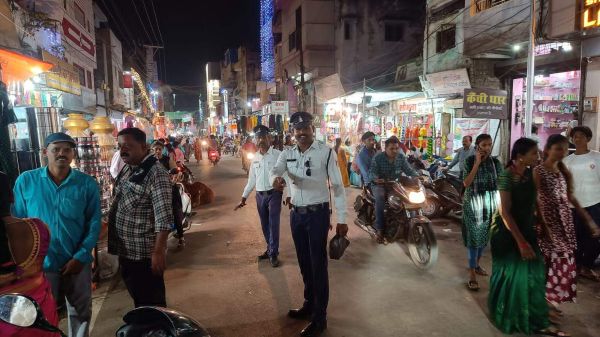 अपराधों पर नियंत्रण रखने पुलिस की पेट्रोलिंग