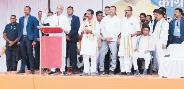 सीएम की आमसभा में भाजपा के 5 बार के पार्षद कांग्रेस में शामिल