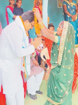 कांग्रेस प्रत्याशी ने किया जनसंपर्क