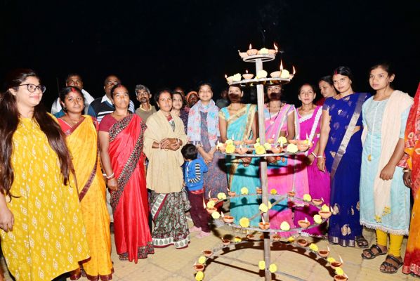 जागरूकता की रोशनी से जगमगा उठा तातापानी परिसर