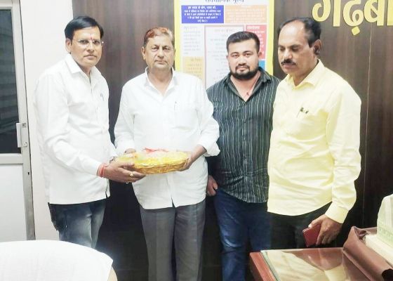 अकबर को हफीज ने दी  दिवाली की बधाई