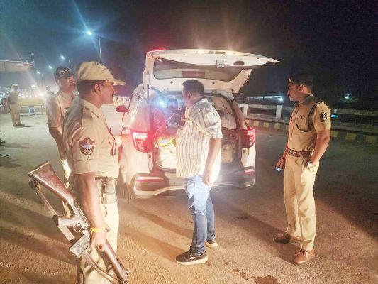 त्यौहार-चुनाव को देखते हुए पुलिस बल तैनात