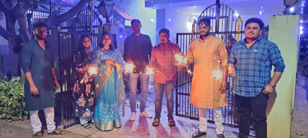 दीपोत्सव पर्व में घर आंगन हुए रौशन