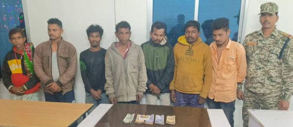  जंगल में चिमनी जलाकर जुआ खेलते 7 पकड़ाए