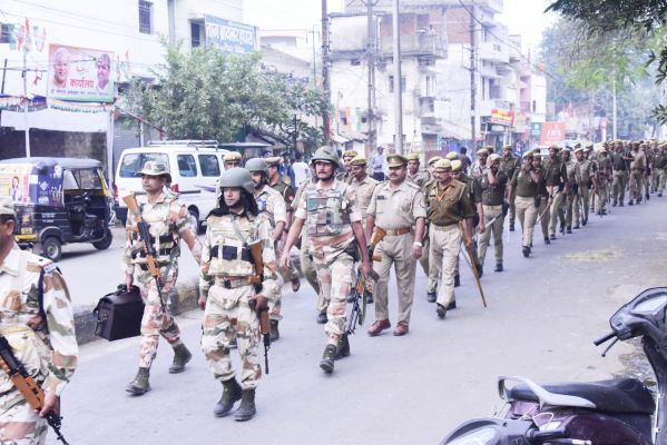 फ्लैग मार्च से दिया शांतिपूर्ण मतदान का संदेश