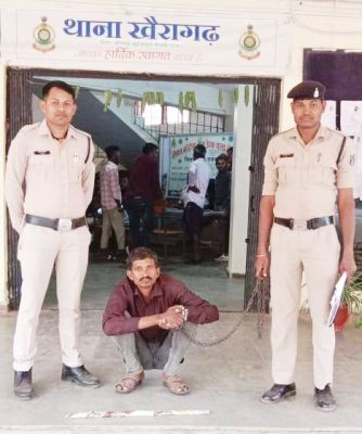 तलवार से हमला, आरोपी गिरफ्तार, हथियार जब्त