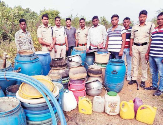 छापा, 154 लीटर महुआ शराब जब्त 