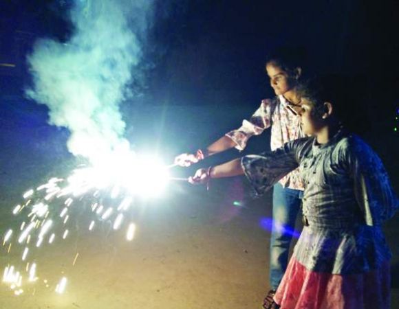 दीपावली पर आतिशबाजी