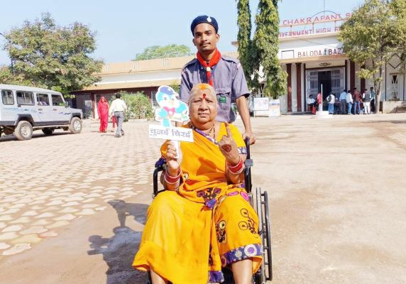 75 बरस की धनेश्वरी सेन  ने किया मतदान