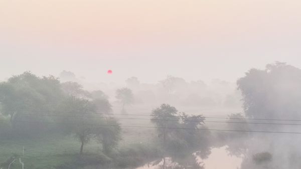 अंचल में ठंड का असर शुरू, अलसुबह कोहरे का  नजारा