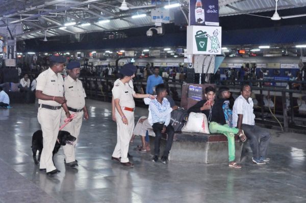 स्पेशल ट्रेन में आग लगने के बाद रेलवे सतर्क, जागरूकता व जांच अभियान तेज, 14 गिरफ्तार