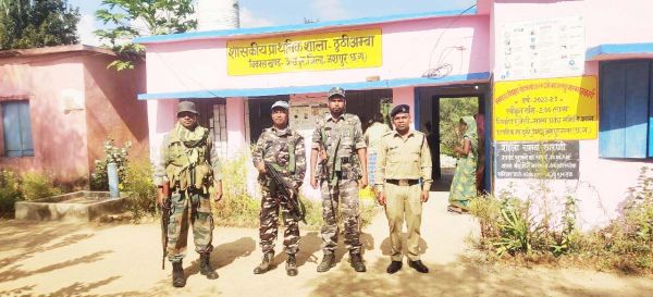 घोर नक्सल प्रभावित नगेरापत्थर के मतदाताओं ने आजादी के बाद पहली बार अपने गांव में किया मतदान