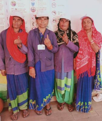 लोकतंत्र को मजबूत बनाने मतदाताओं ने दिखाया उत्साह