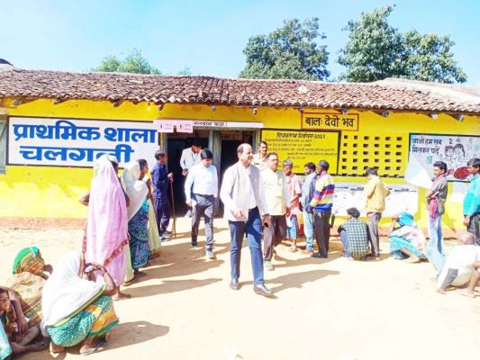 सामान्य प्रेक्षकों ने किया मतदान केंद्र का निरीक्षण