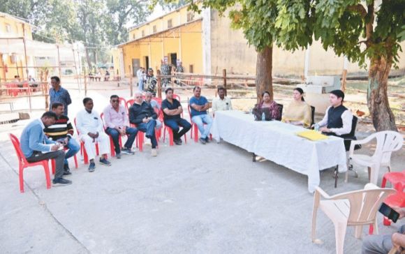 प्रेक्षक, कलेक्टर और राजनीतिक दलों की मौजूदगी में स्ट्रांग रूम सील